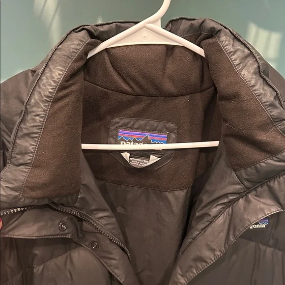 Patagonia Women's down black parka - Picture 7 of 9